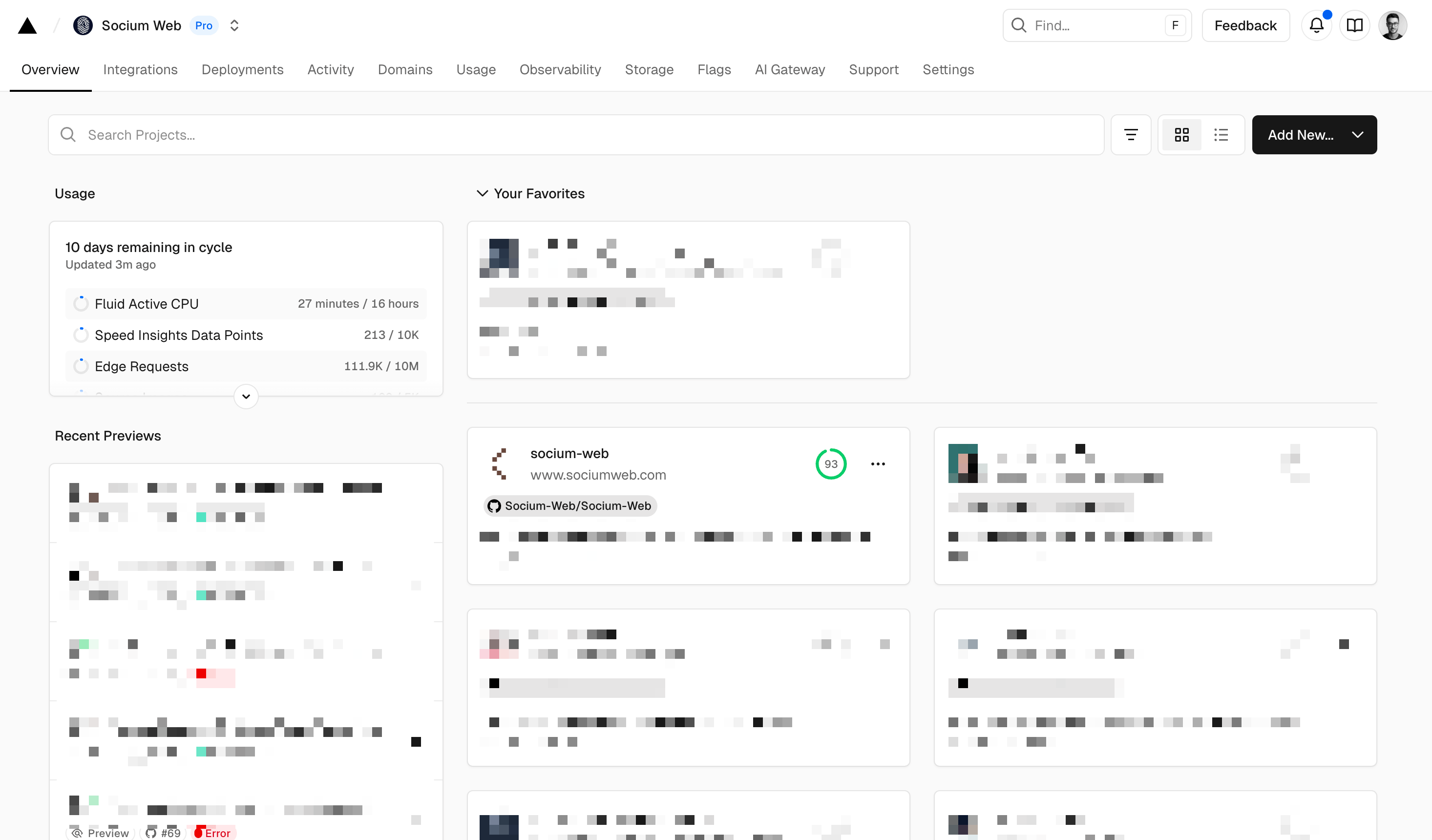 Dashboard Vercel affichant la liste des projets déployés avec leurs statuts, environnements et métriques de performance