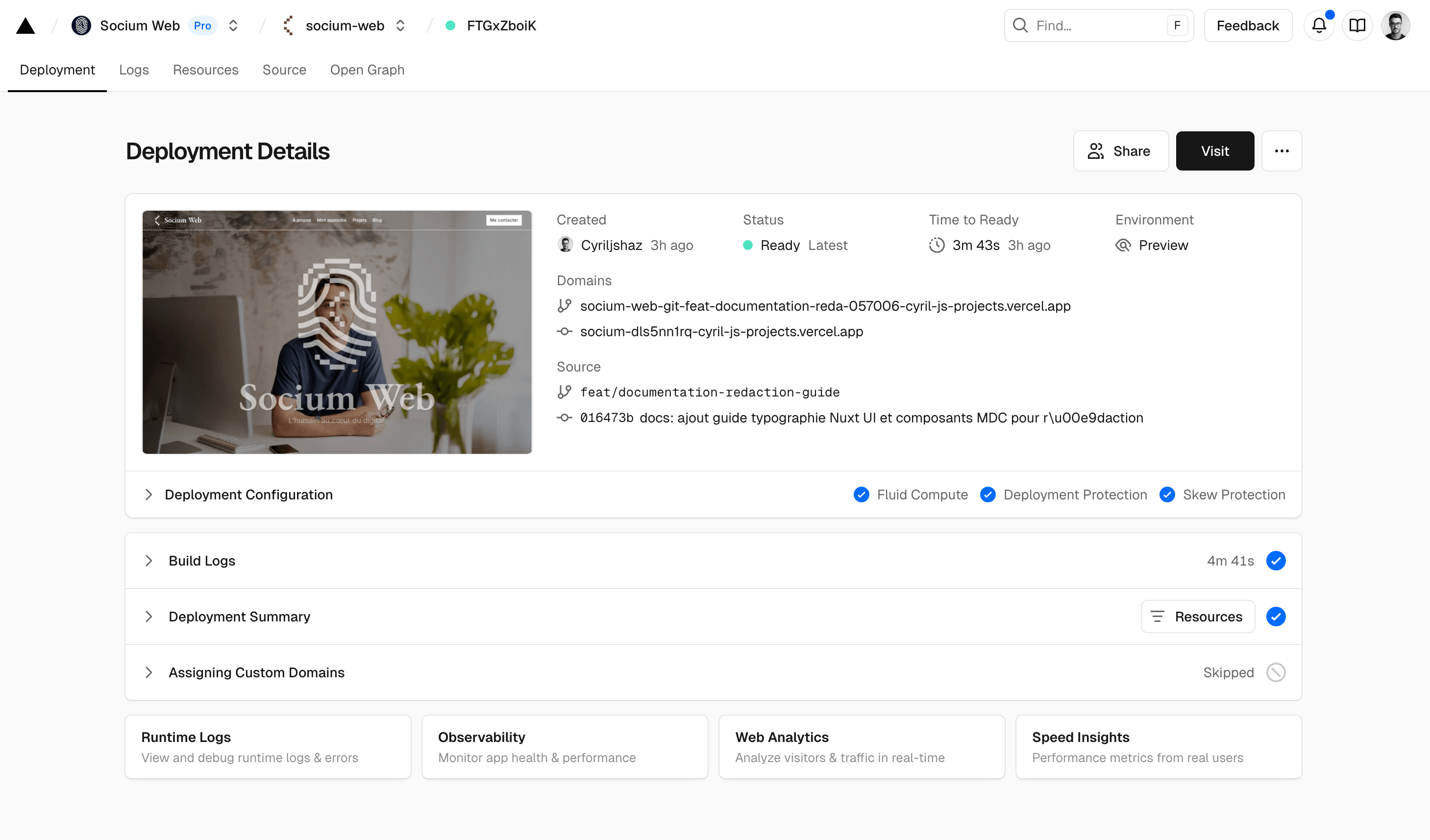 Détails d'un déploiement Vercel montrant les logs de build et le statut en temps réel