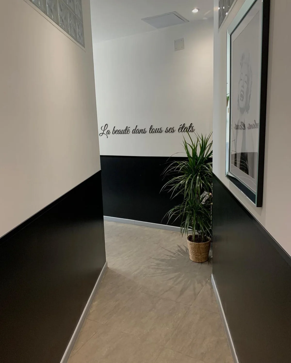 Salon d'entrée - Institut By Nat